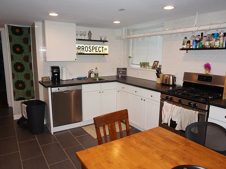 Ashland & Laurel Apartments — Photo 23