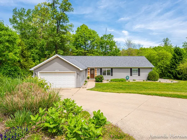 13835 Rolling Creek Dr, Lowell, MI 49331