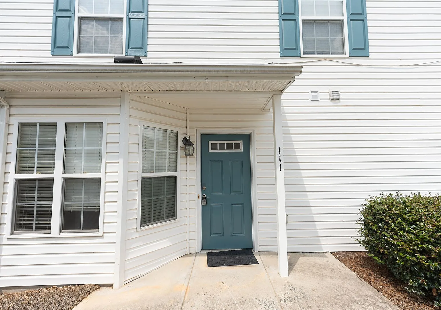 2 Bedroom, 2 Bath Home with Oversized Home Office — Photo 2