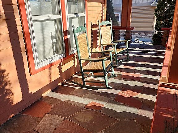 5th image of 2761 Main St
