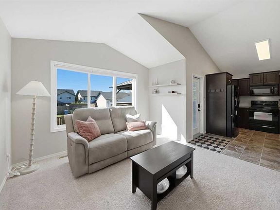 5th image of 159 Cooper Close N