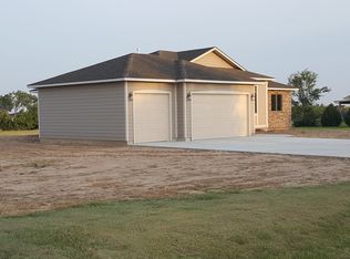 10583 Brenton Ln, Dodge City, KS 67801