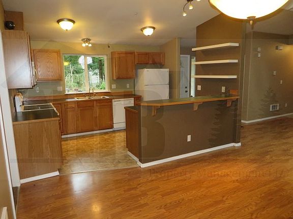 4th image of 22512 184th Street Ct E