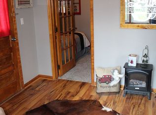 432 1st St, Hudson, IA 50643