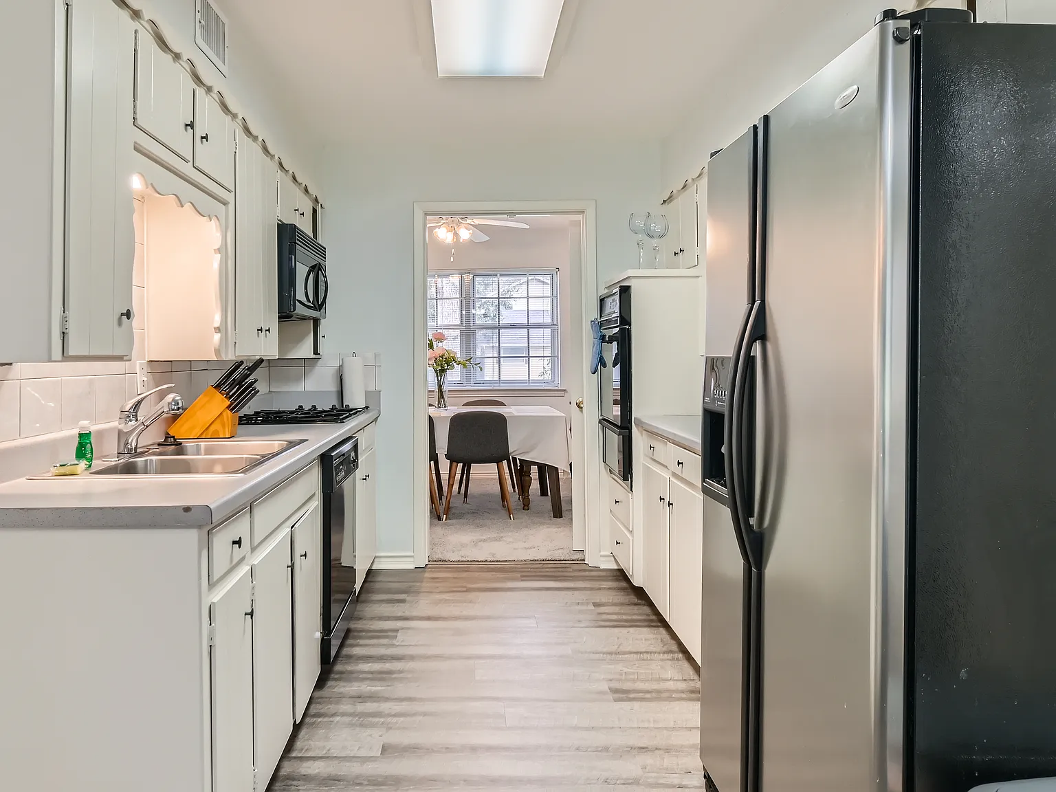 4 bed, 2.5 bath, 2448 sqft, $5,000 — Photo 4