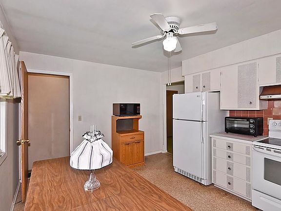 4th image of 646 13th St NE