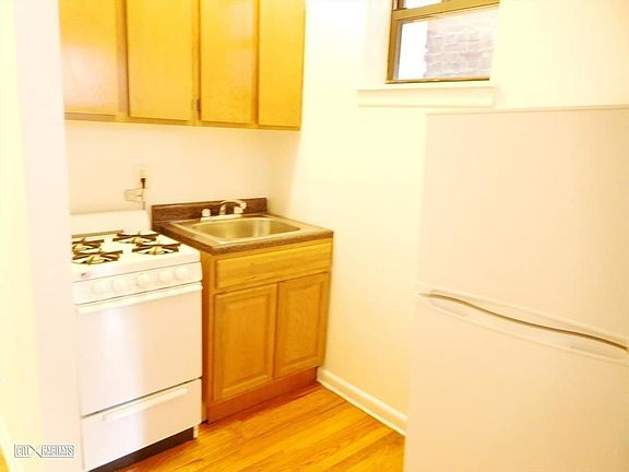 4th image of 204 W 106th St APT 44