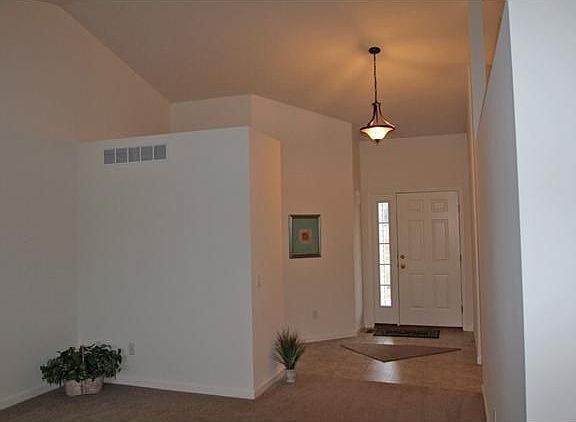 2nd image of 9 Beehler Ln