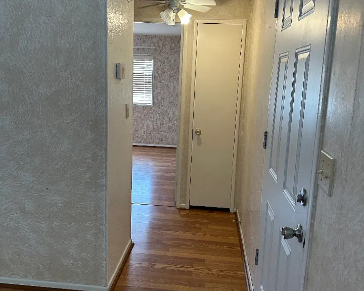 662 Fisher Ln — Photo 2