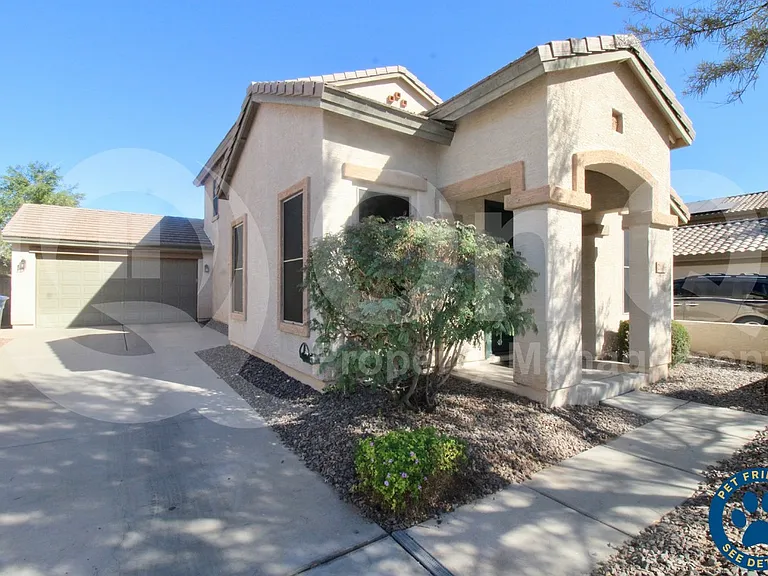 21066 E Munoz St — Photo 1