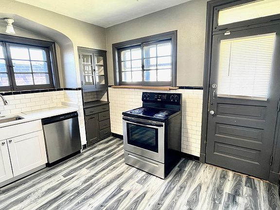 2nd image of 3904 Tholozan Ave #2F