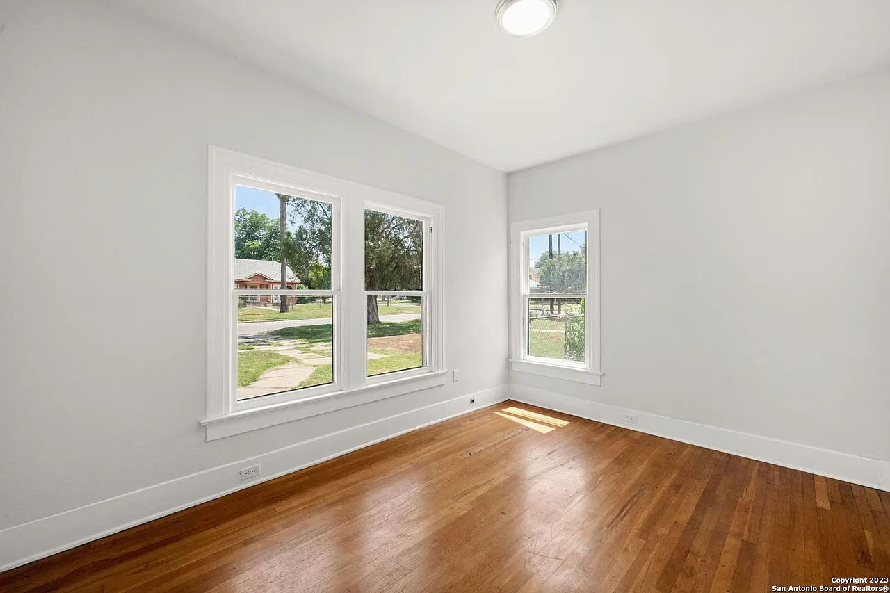 3 bed, 1776 sqft, $1,950 — Photo 1