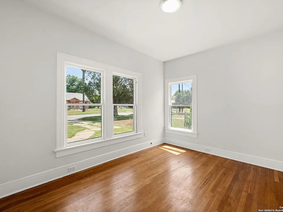 1606 W Mulberry Ave
