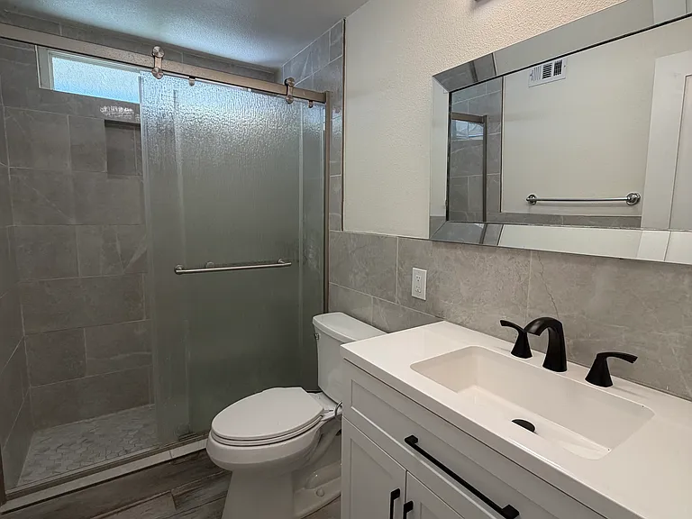 1013 Treadwell Ave — Photo 8