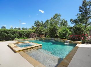 11 E Hullwood Cir, The Woodlands, TX 77389