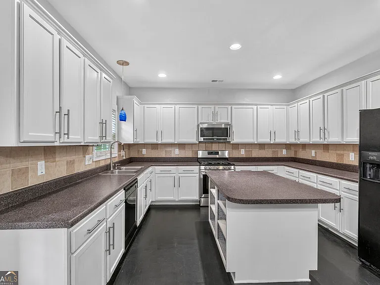 1201 Shelborne Way — Photo 4