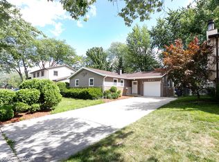 8931 Sandra Ln, Hickory Hills, IL 60457