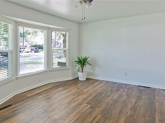 2nd image of 13625 Applewood Dr