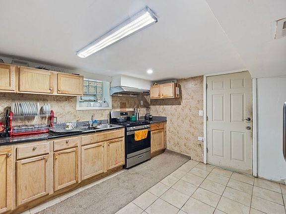 3rd image of 5639 N Saint Louis Ave #Basement