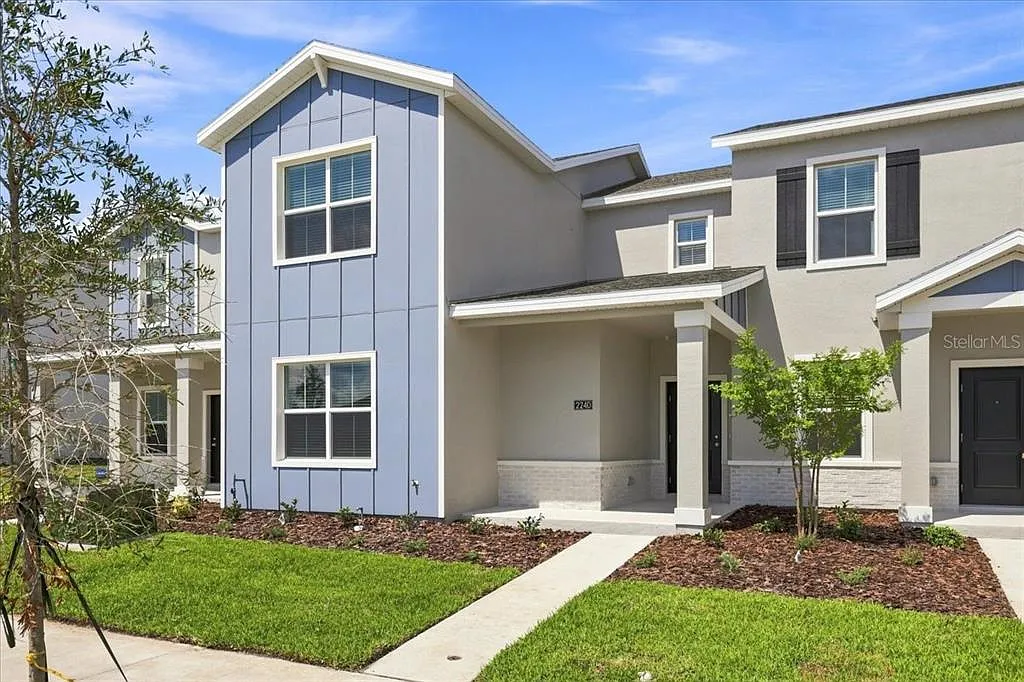 4 bed, 2.5 bath, 2000 sqft, $2,575 — Photo 1