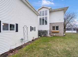 2205 W Fork Rd, Lapeer, MI 48446