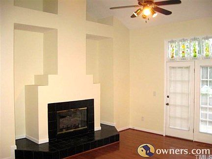 Enter Photo CaptionGas fire place with blower!