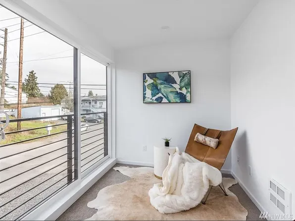 545 N 103rd St, Seattle, WA 98133