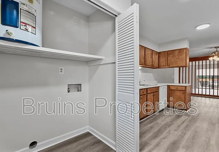 1522 Benjamin Pkwy #C — Photo 11