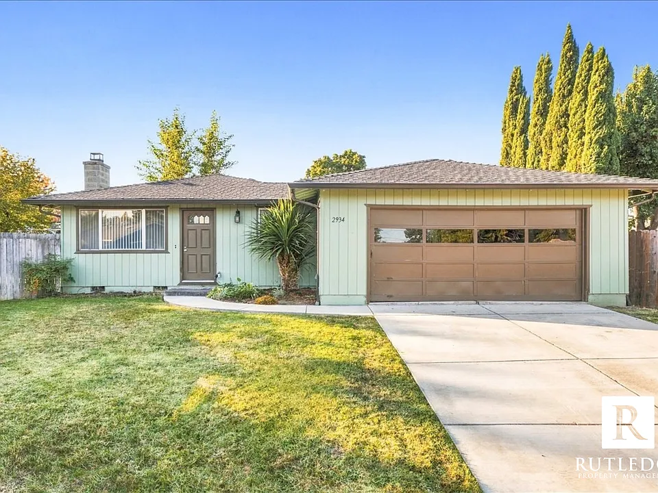 2934 Iris Cir