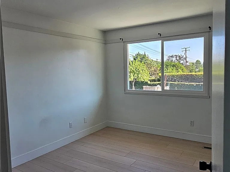3657 Broadmoor Blvd N — Photo 37