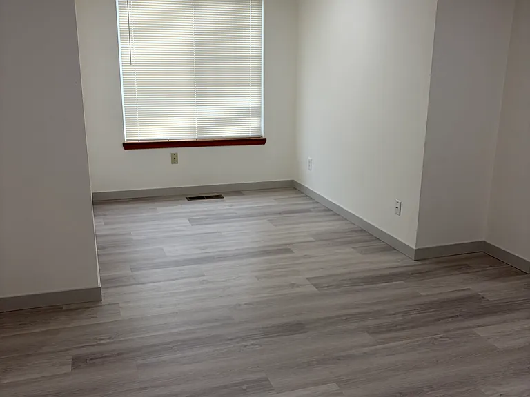 17320 SW Ellis Ct — Photo 4