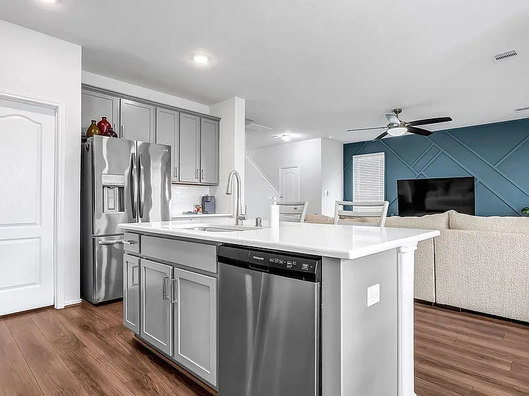 7330 Anathia Dr — Photo 3