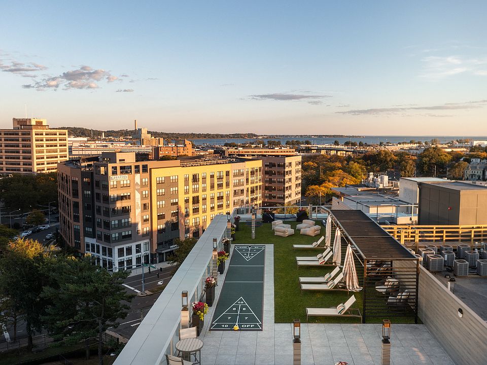 Rooftop Lounge & Cabanas