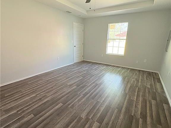 5th image of 626 E Fannin Ave