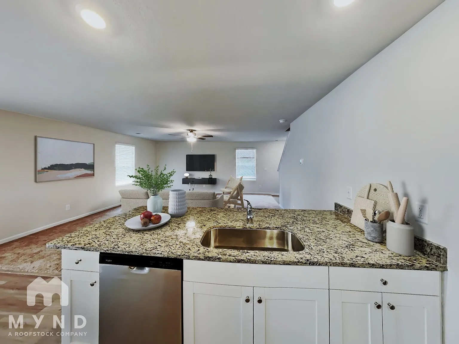 3 bed, 2.0 bath, 1316 sqft, $1,760 — Photo 3