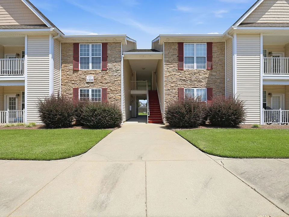 1320 Kershaw Loop #212