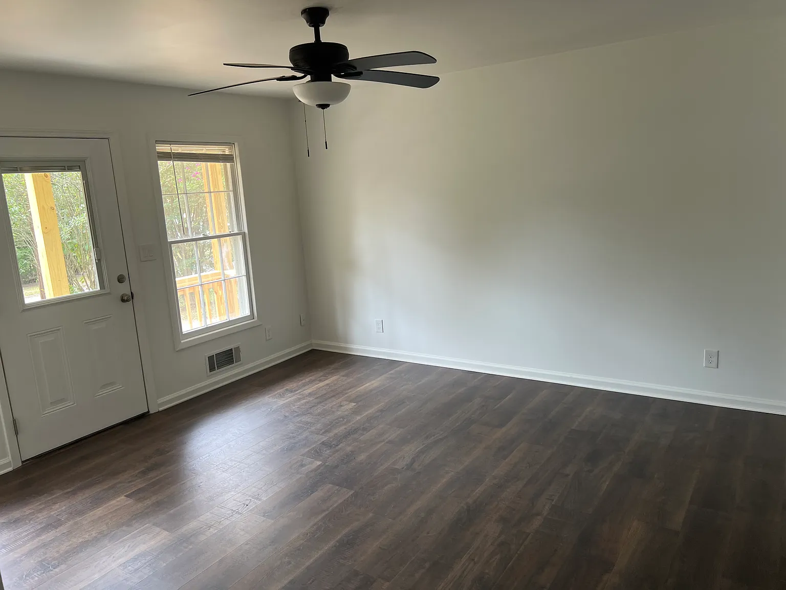 4 bed, 1351 sqft, $2,400 — Photo 3