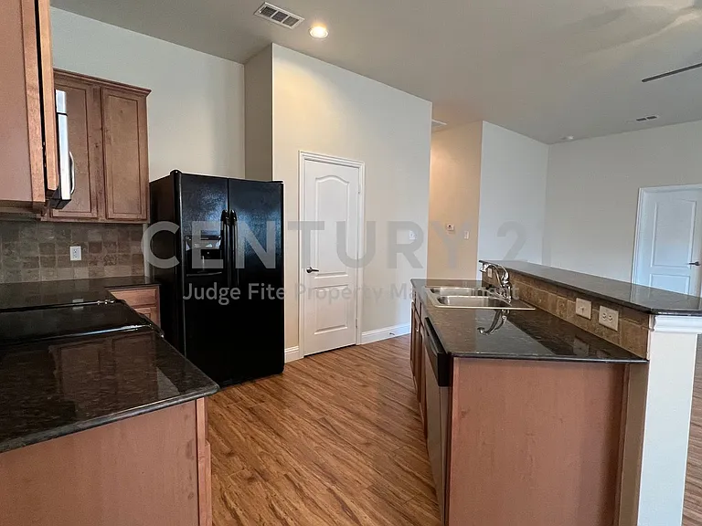 517 Highpark Ct — Photo 4