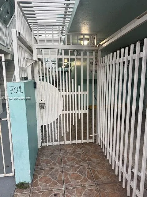 Collins Manor Condo — Photo 4