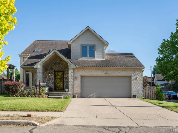 195 Davis St, Wyandotte, MI 48192