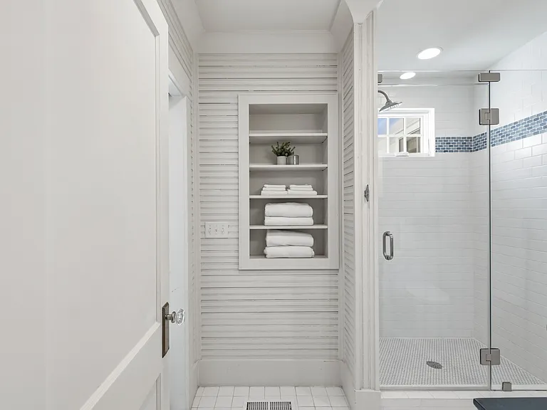 2424 Middle St — Photo 35