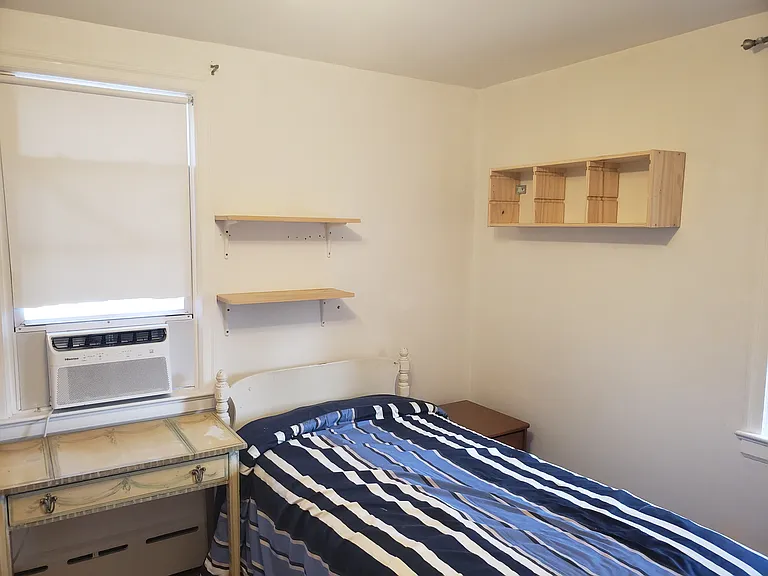 208 Trumbull Ave — Photo 9