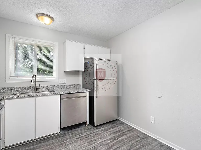 216 NW Vesper St — Photo 7