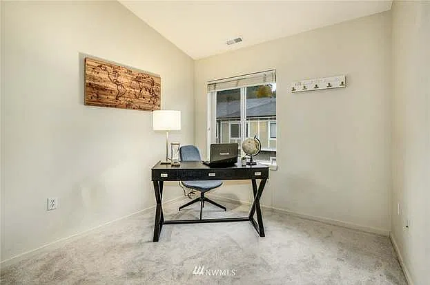 3 bed, 1297 sqft, $3,600 — Photo 2