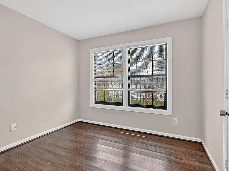 315 Acacia St — Photo 12