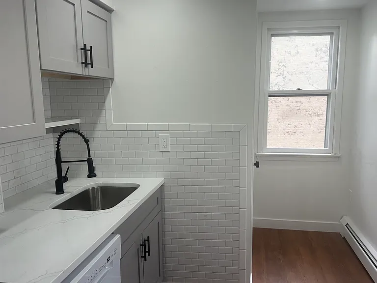 107 Magnolia Ave #2R — Photo 3