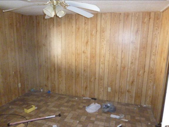 3rd image of 981 Swan Dr