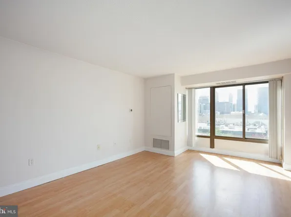 2001 Hamilton St APT 722, Philadelphia, PA 19130
