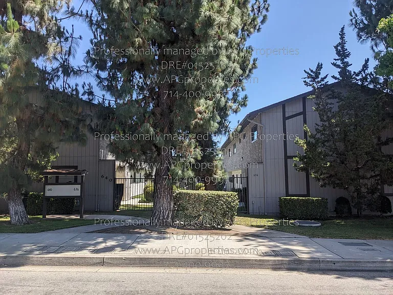 636 E Birch St #E — Photo 31