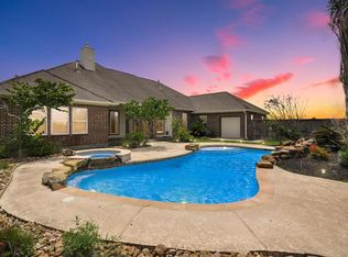 6803 N Oak Dr, Dickinson, TX 77539
